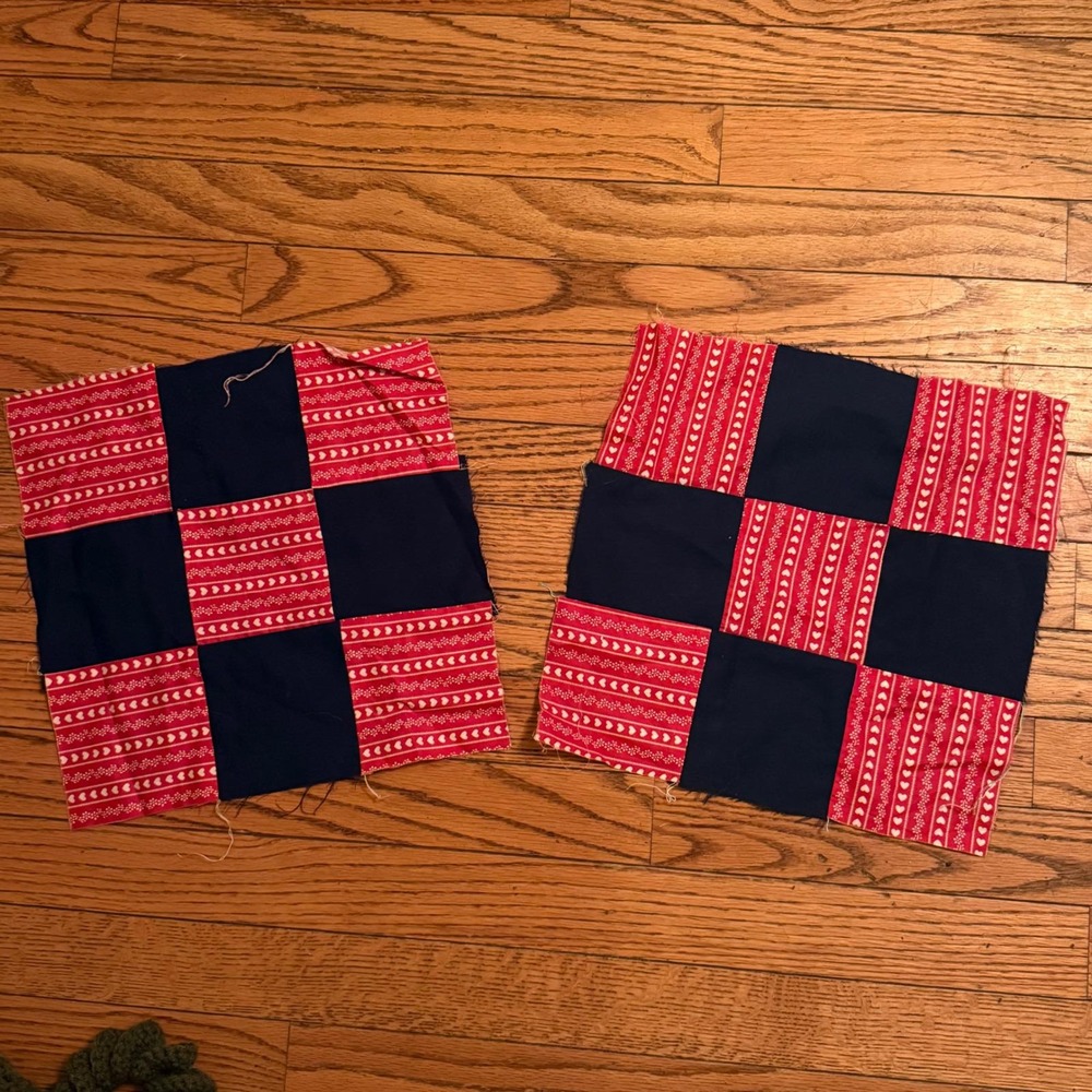 1.a.0.0.0.1.h 2 Vtg 9 Patch Quilt Blocks Red Hearts Navy Blue Unfinished Squares